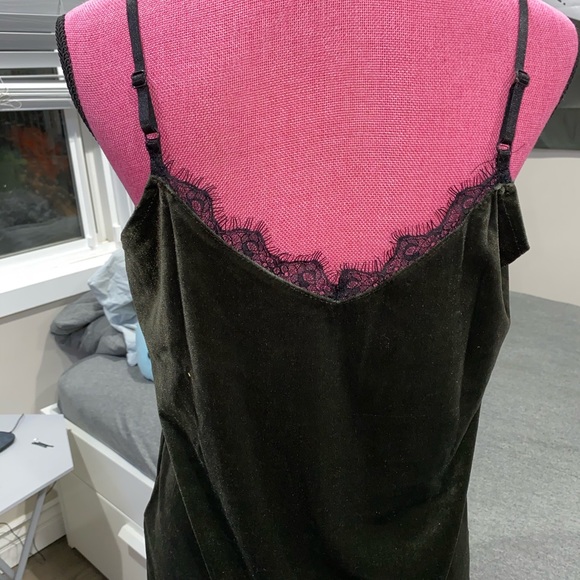 Olive green black lace velvet top - Picture 2 of 3